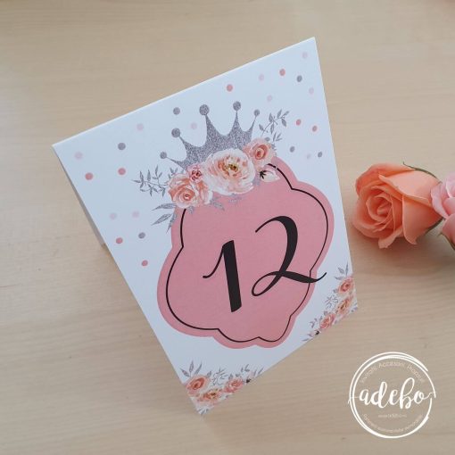 Numar masa flori portocalii