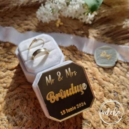 Cutiuta alba personalizata pentru verighete