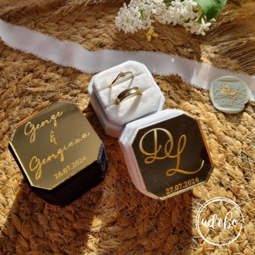 Cutiuta alba si neagra din catifea