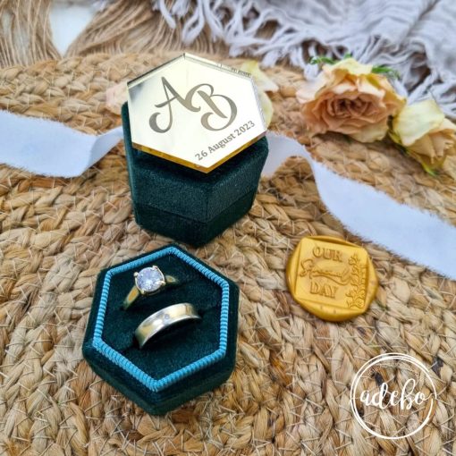 Cutiuta din catifea pentru verighete - culoare verde padure