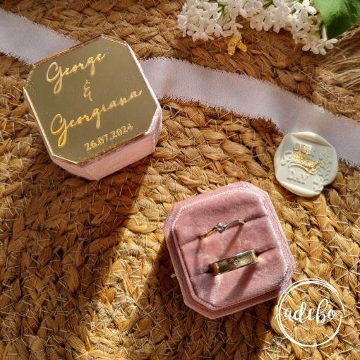 Cutiuta roz pudra personalizata pentru verighete